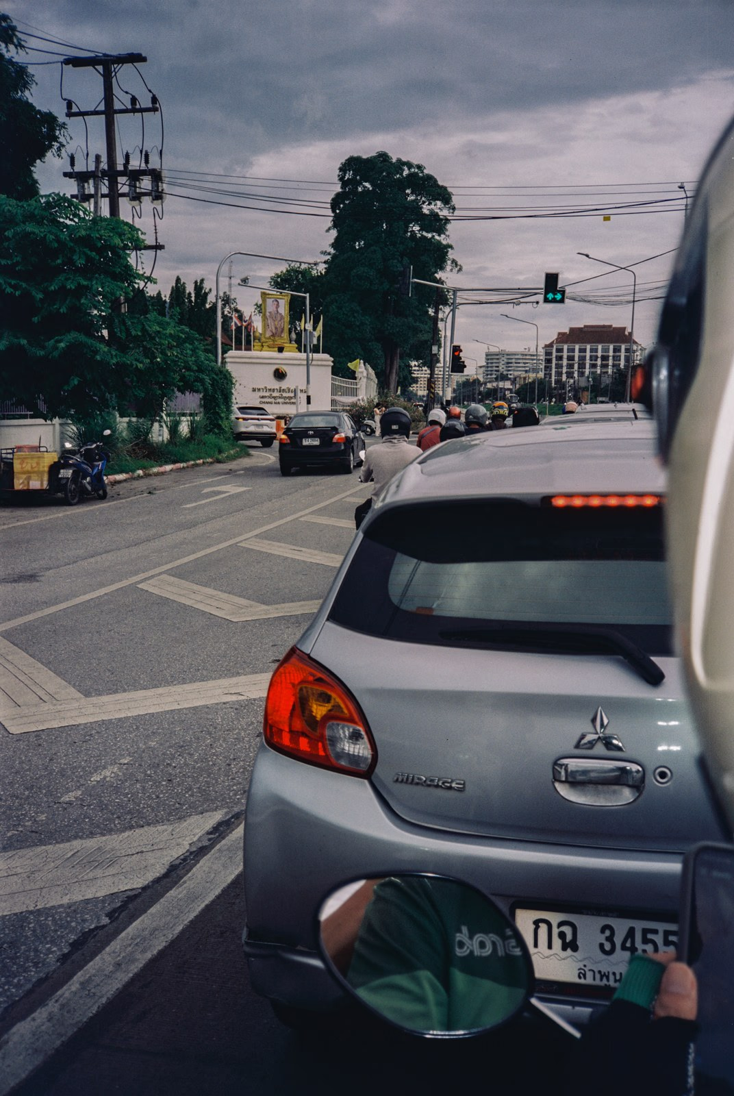Traffic on a city road