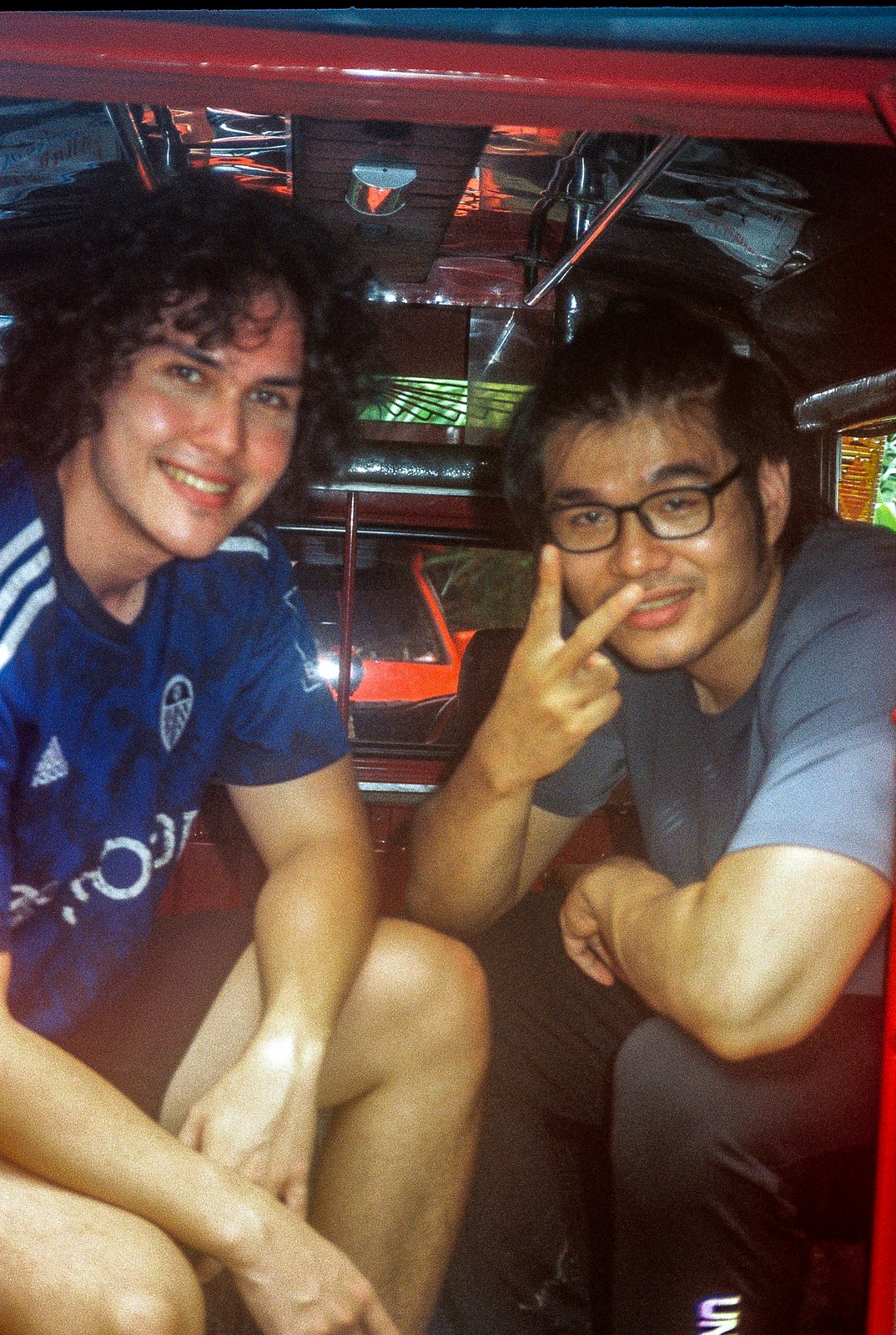 Two friends in the back of a songthaew