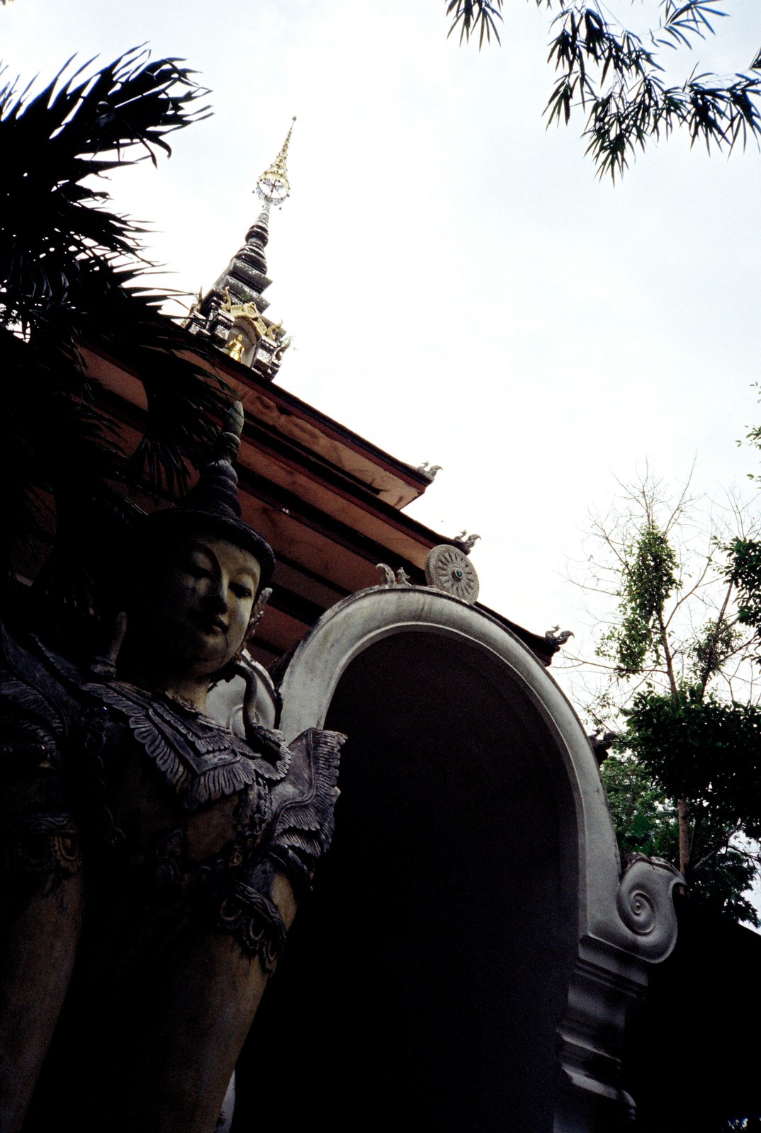 The guardian statue against the sky